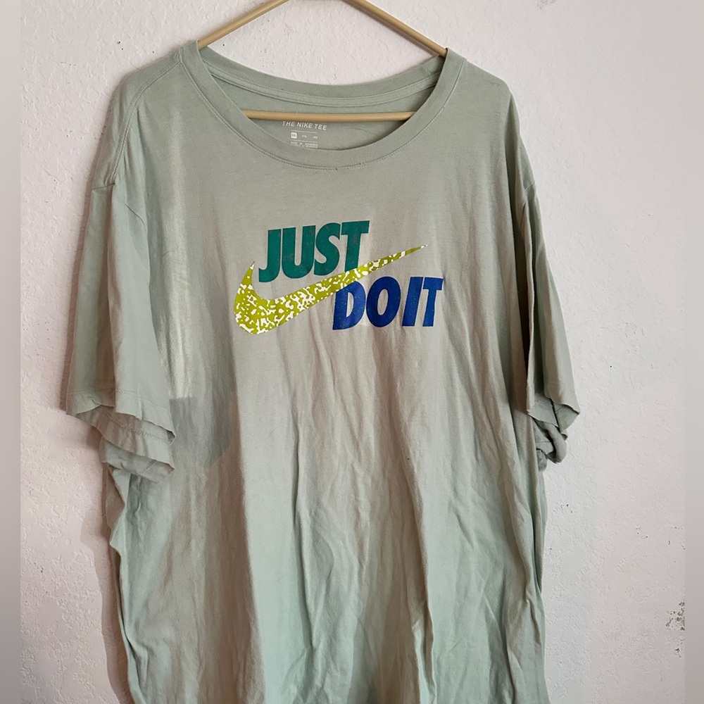 Men’s Nike tshirt